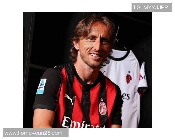 回顾AC米兰2004年辉煌历程与传奇球员成就的深度分析